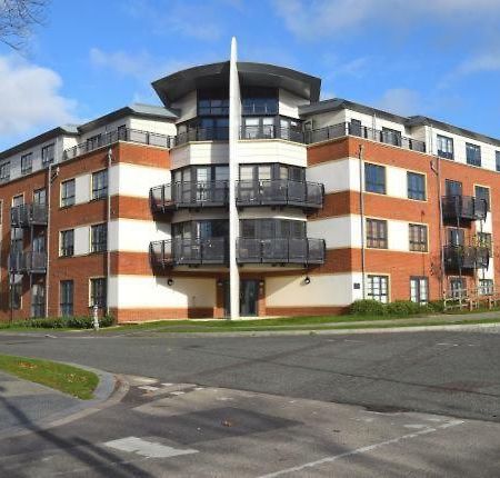 Blue Sky Apartments @Wallis Square, Farnborough Farnborough  Eksteriør billede