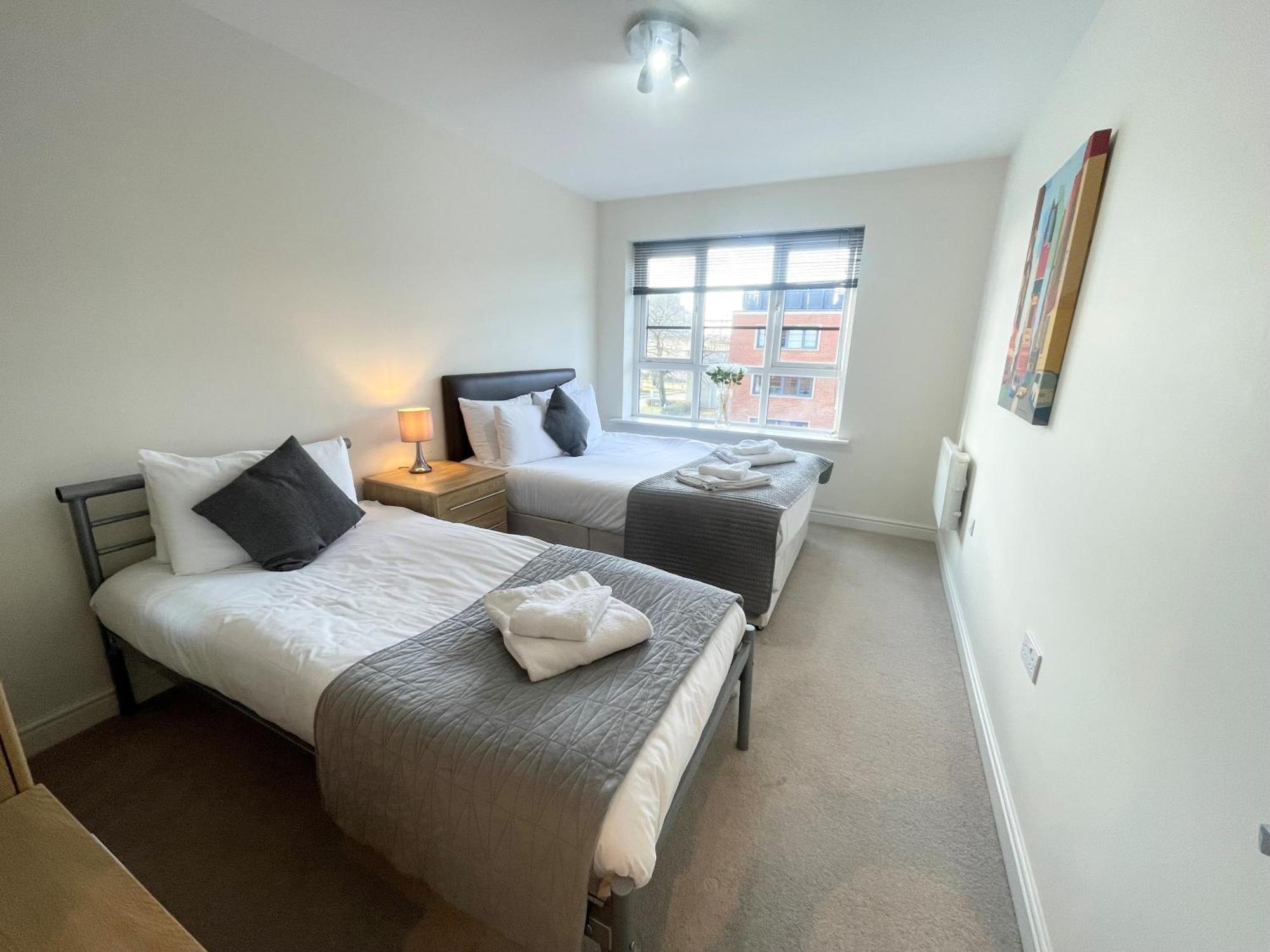 Blue Sky Apartments @Wallis Square, Farnborough Farnborough  Eksteriør billede