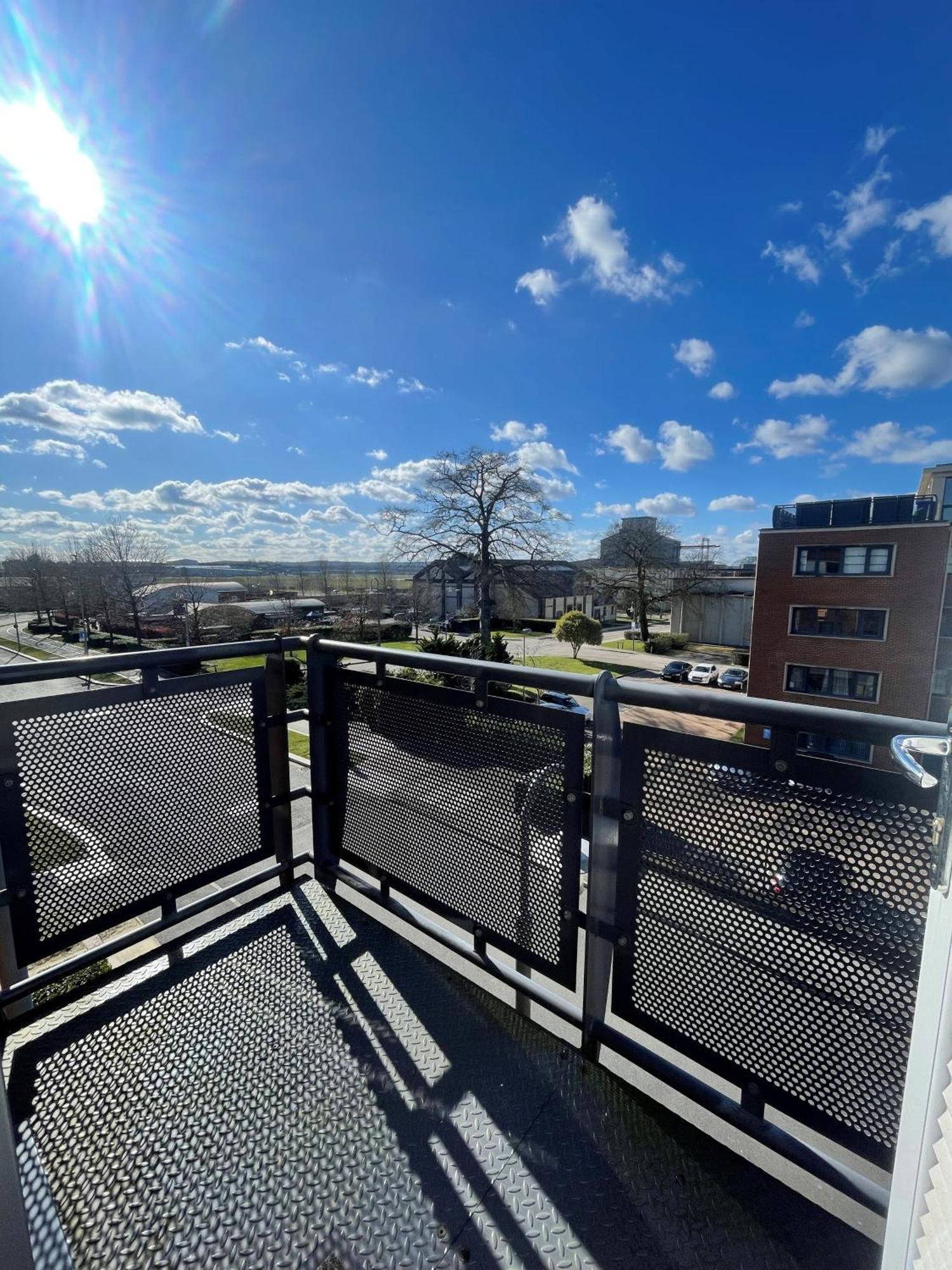 Blue Sky Apartments @Wallis Square, Farnborough Farnborough  Eksteriør billede