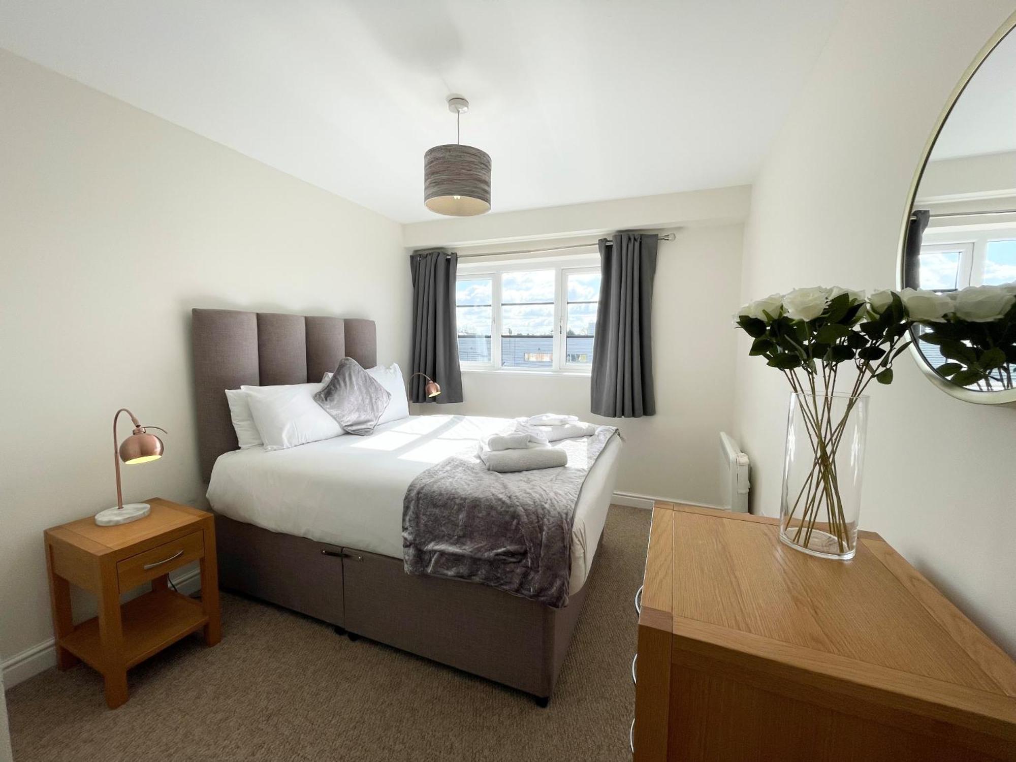 Blue Sky Apartments @Wallis Square, Farnborough Farnborough  Eksteriør billede