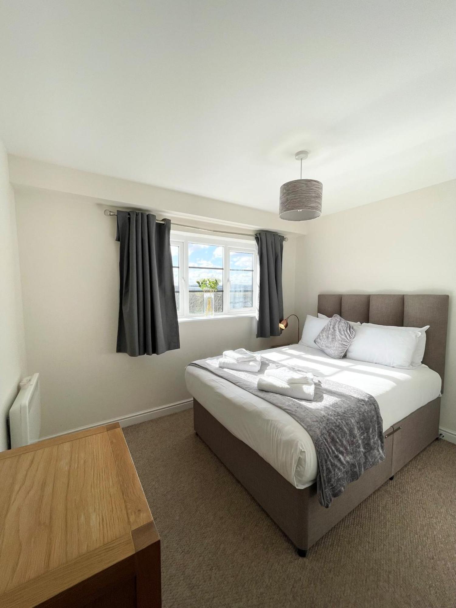 Blue Sky Apartments @Wallis Square, Farnborough Farnborough  Eksteriør billede