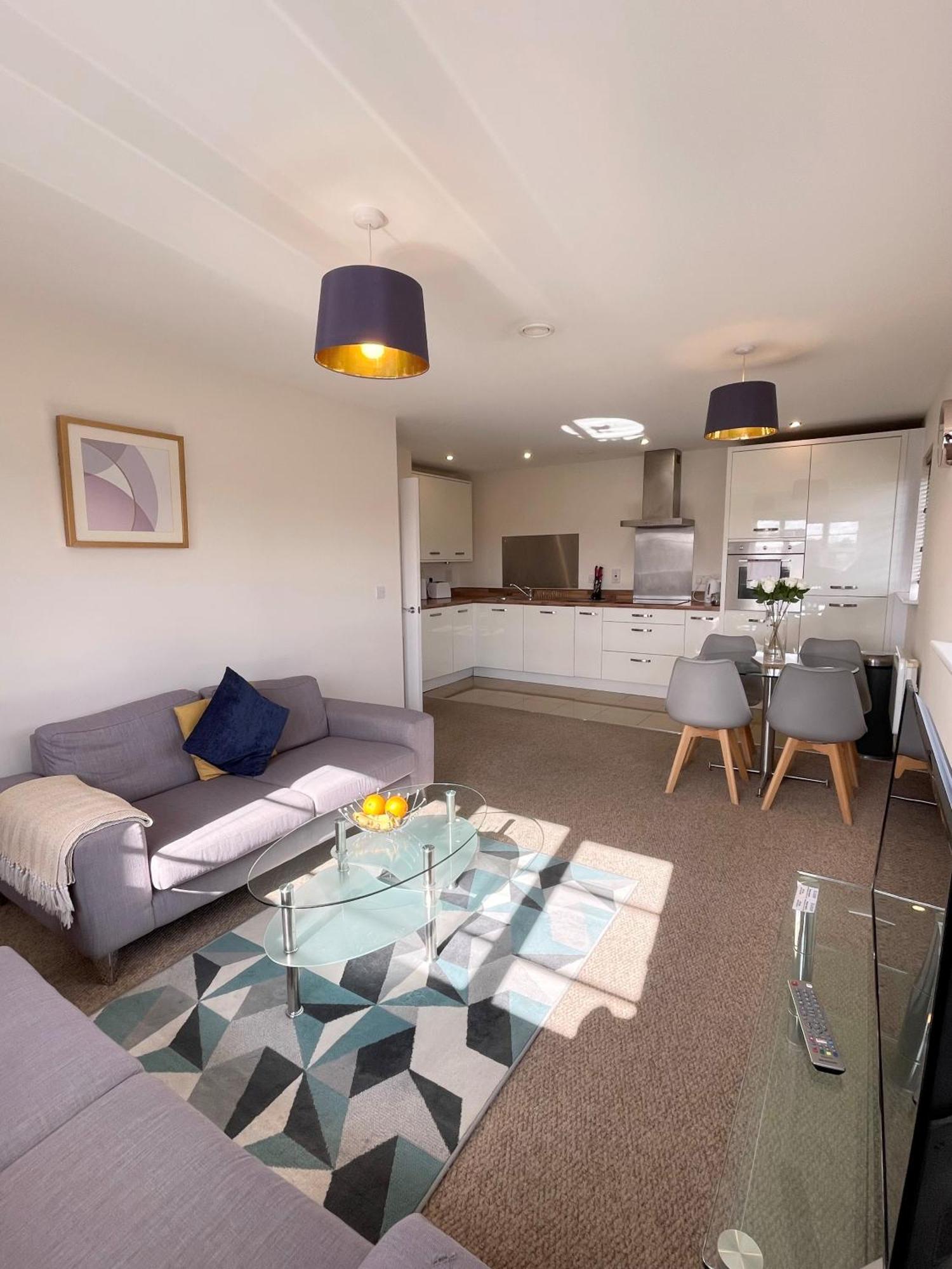 Blue Sky Apartments @Wallis Square, Farnborough Farnborough  Eksteriør billede