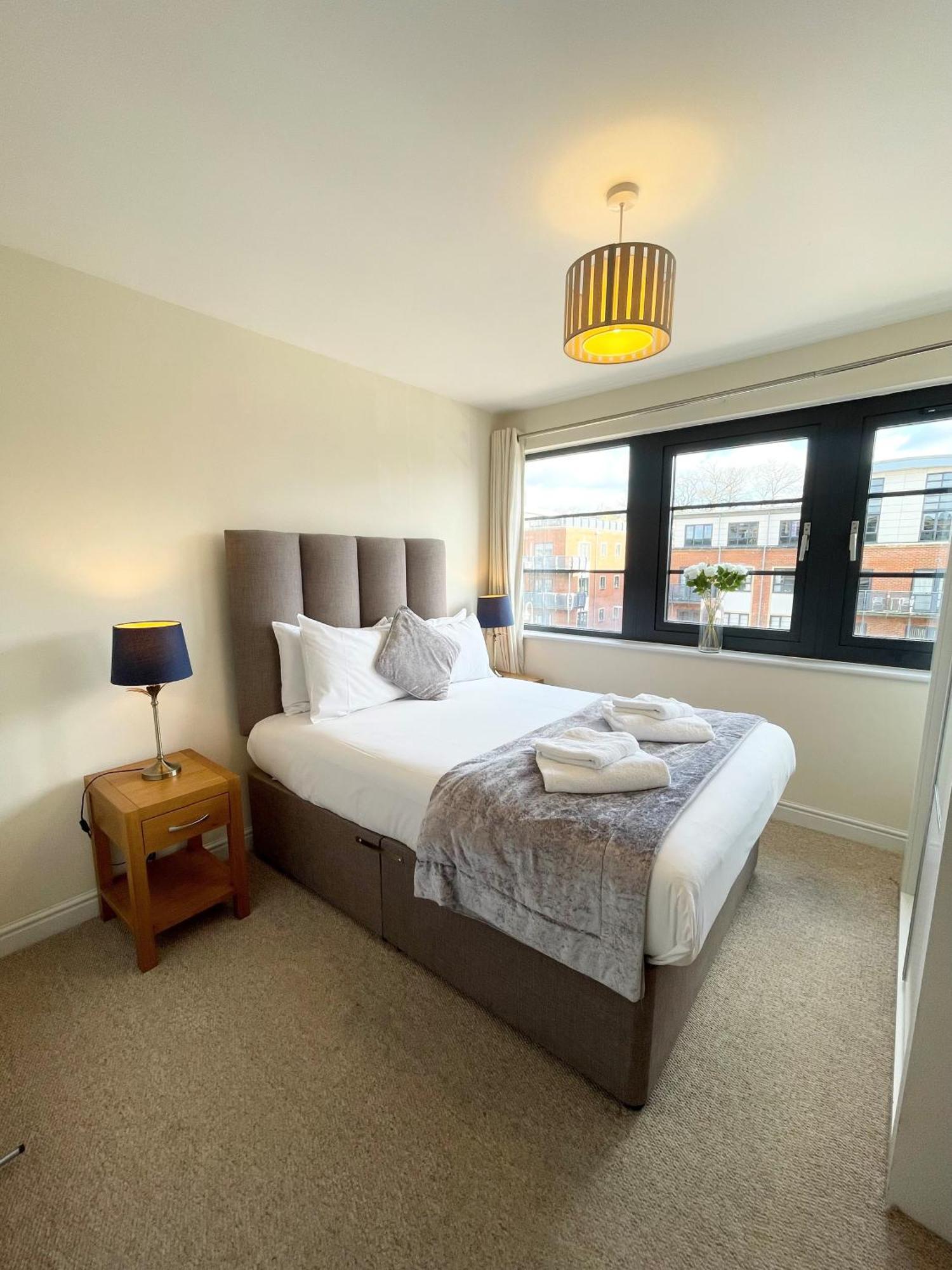Blue Sky Apartments @Wallis Square, Farnborough Farnborough  Eksteriør billede